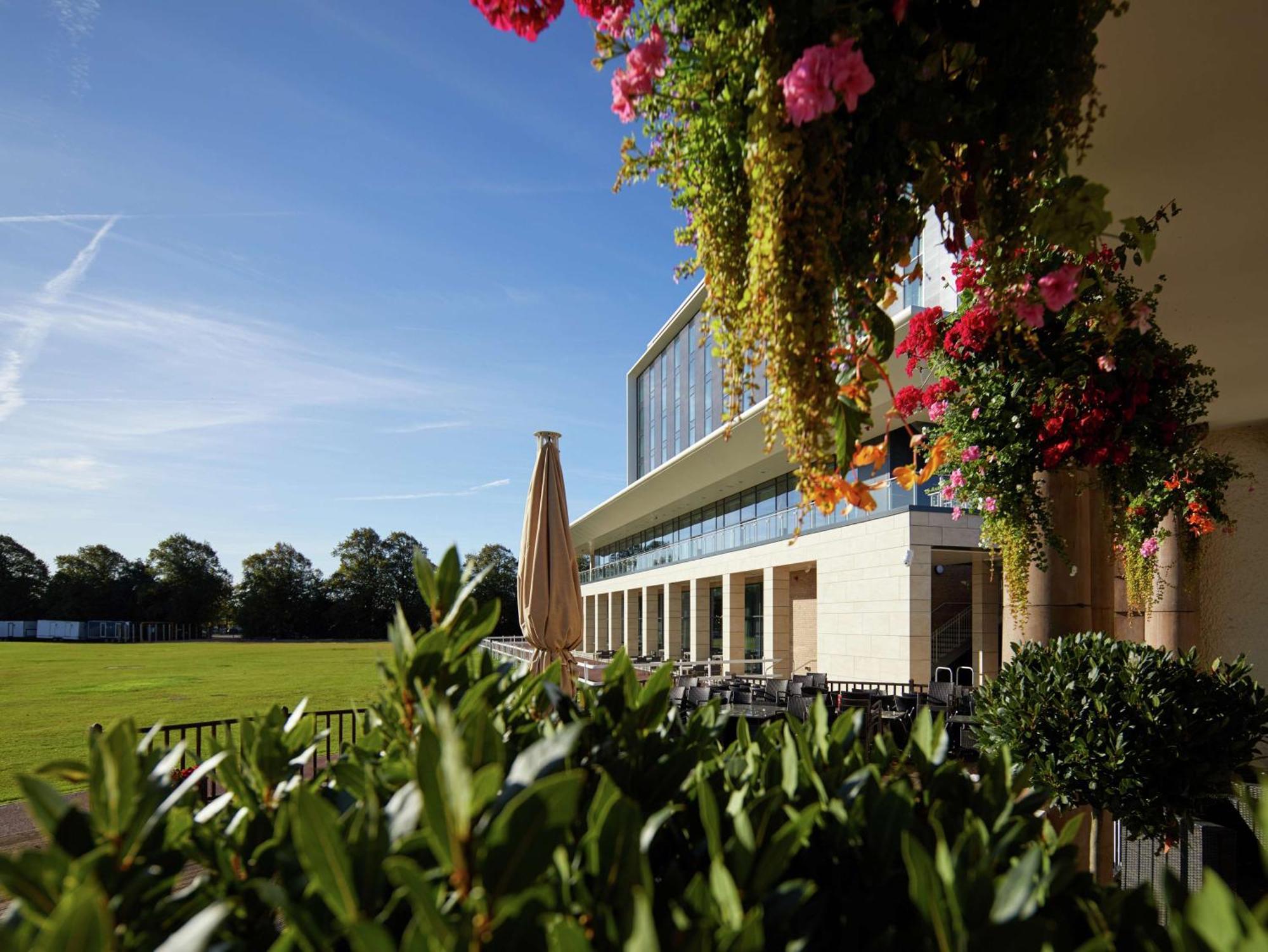Hilton Garden Racecourse Hotel 4*